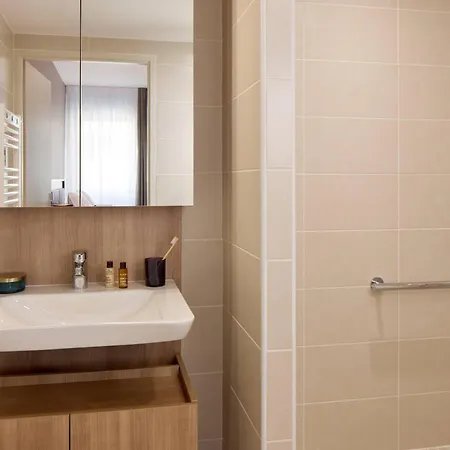 Quality Prestige アパートホテル ペルピニャン